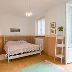 Guesthost - Two Floors With Pool And Parking! Apartman