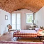 Apartman Guesthost - Two Floors With Pool And Parking!
