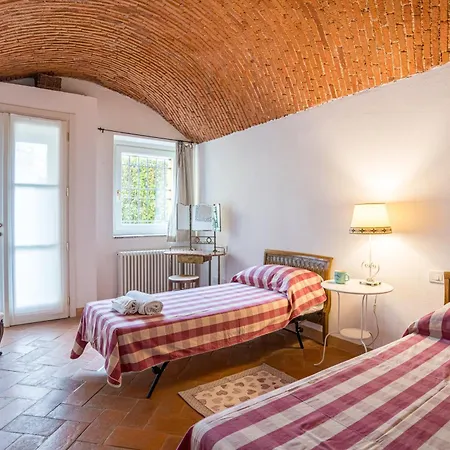 Guesthost - Two Floors With Pool And Parking! Apartament *